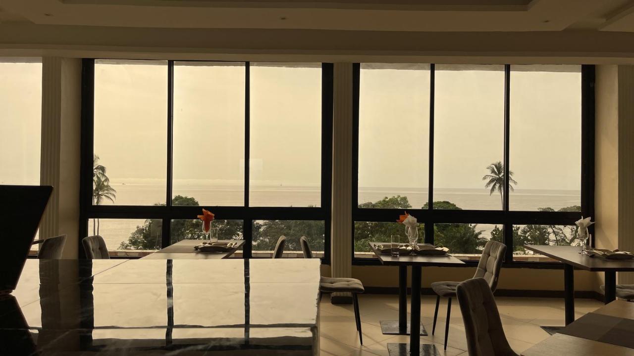 Sky Kenako Hotel Kribi Buitenkant foto
