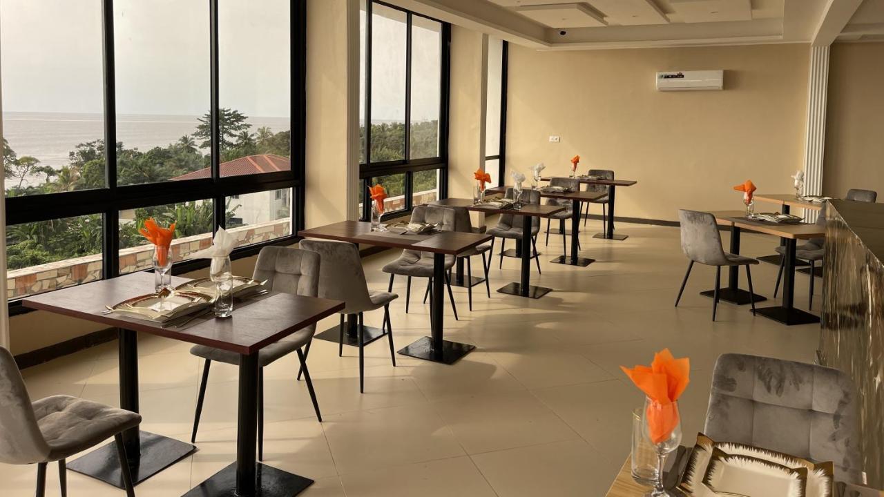 Sky Kenako Hotel Kribi Buitenkant foto