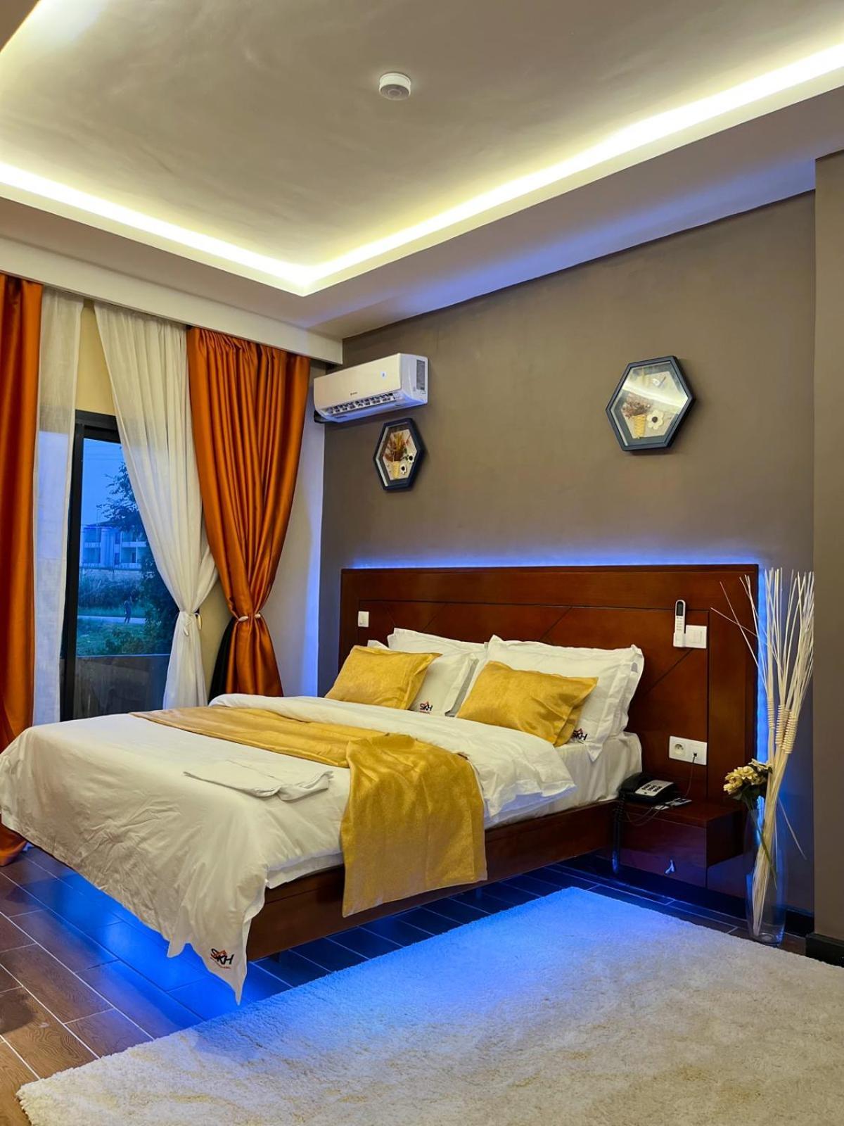 Sky Kenako Hotel Kribi Buitenkant foto