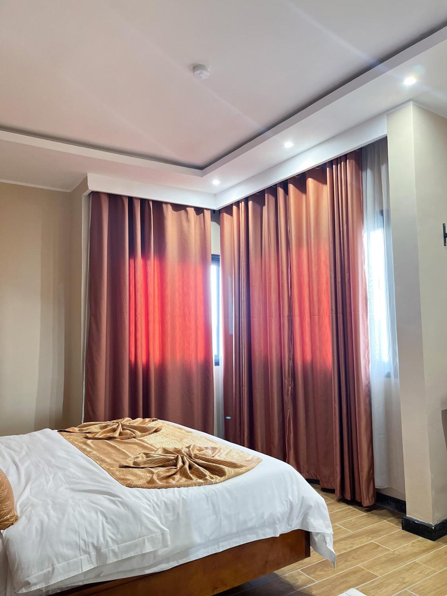 Sky Kenako Hotel Kribi Buitenkant foto